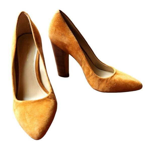 Elegant Tan Suede Pumps - Picture 2 of 11